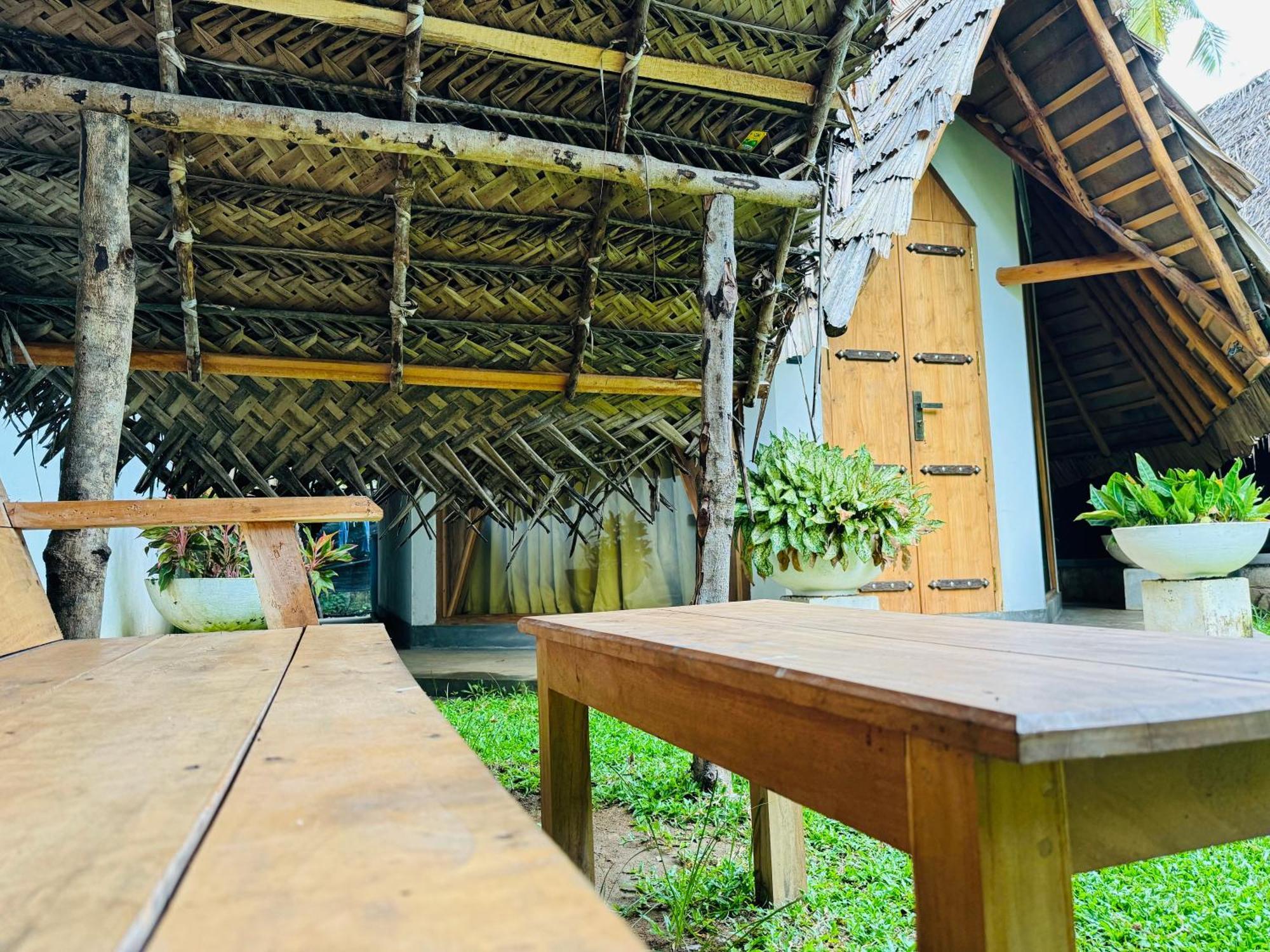 Turtle Wood Cabin Tangalle Eksteriør bilde